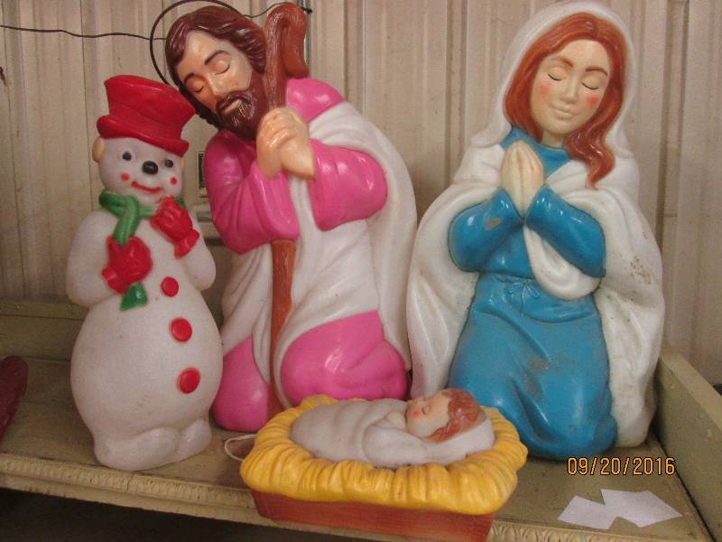 lot 127 image: outdoor lighted plastic christmas d...