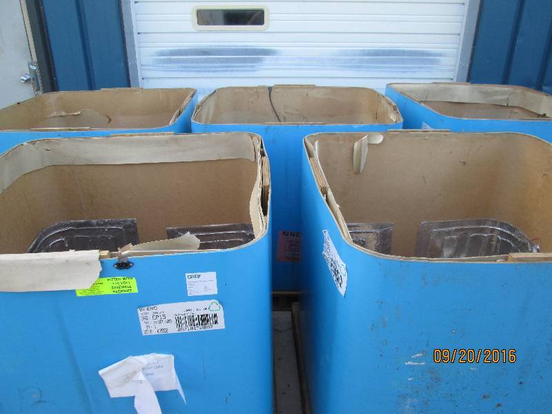 lot 144 image: 6 heated totes on pallets 4 footx 4...