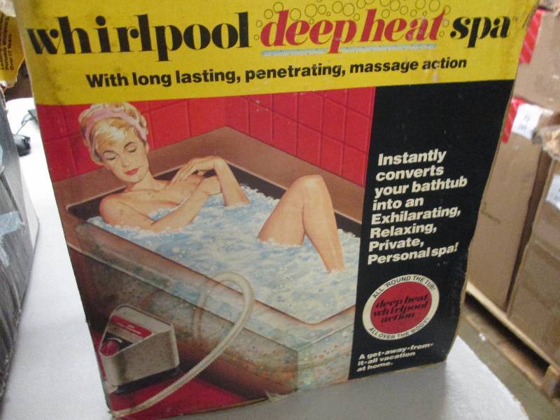 lot 214 image: 4 items 1 3qt chafing dish in box, ...