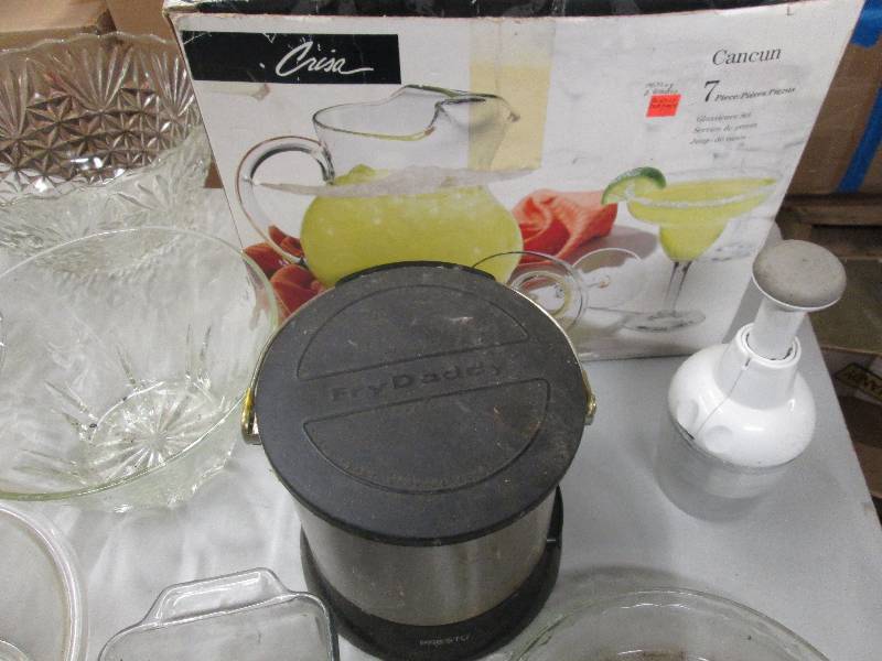 lot 226 image: 5 glass bowls a fry daddy with cor...