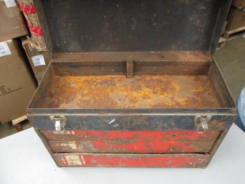 lot 232 image: old tool box needs work...