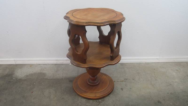 lot 3 image: MINT Condition Vintage Mid Century Solid Wood Drum Table
