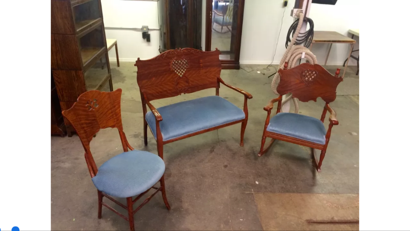 lot 4 image: Beautiful Antique Victorian Parlor Set