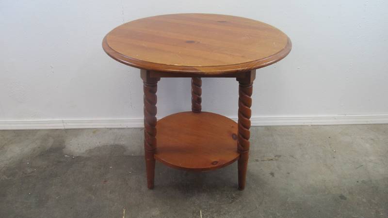 lot 7 image: Vintage Barley Twist Solid Maple Round table