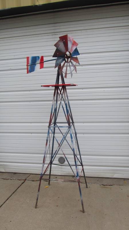 lot 17 image: Large 8 Metal Yard Windmill
