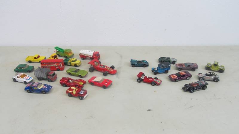 lot 25 image: Lot of 1960s-1970s Hot Wheels & Matchbox Cars