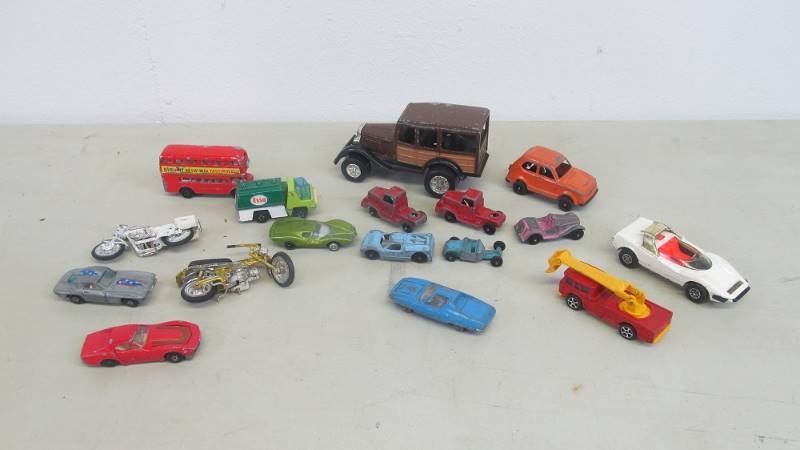 lot 27 image: Lot of Vintage Die Cast, Corgi, Tootsietoy etc. Vehicles