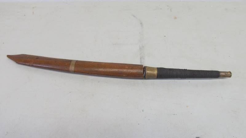 lot 28 image: Antique Middle Eastern Dagger wWood Sheath