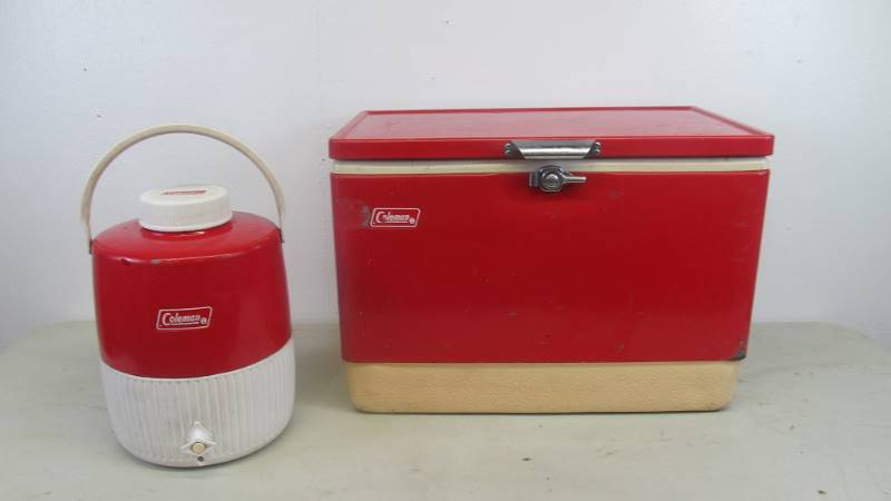 lot 33 image: Vintage Red Coleman Metal Cooler & Jug