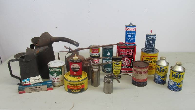 lot 40 image: Nice Lot of Vintage Advertising Oil Cans