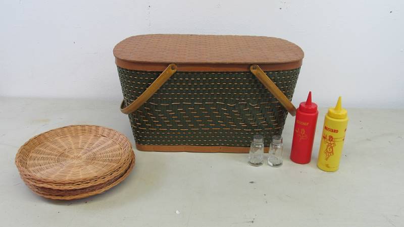 lot 51 image: Large Vintage Woven Picnic Basket w Accessories.