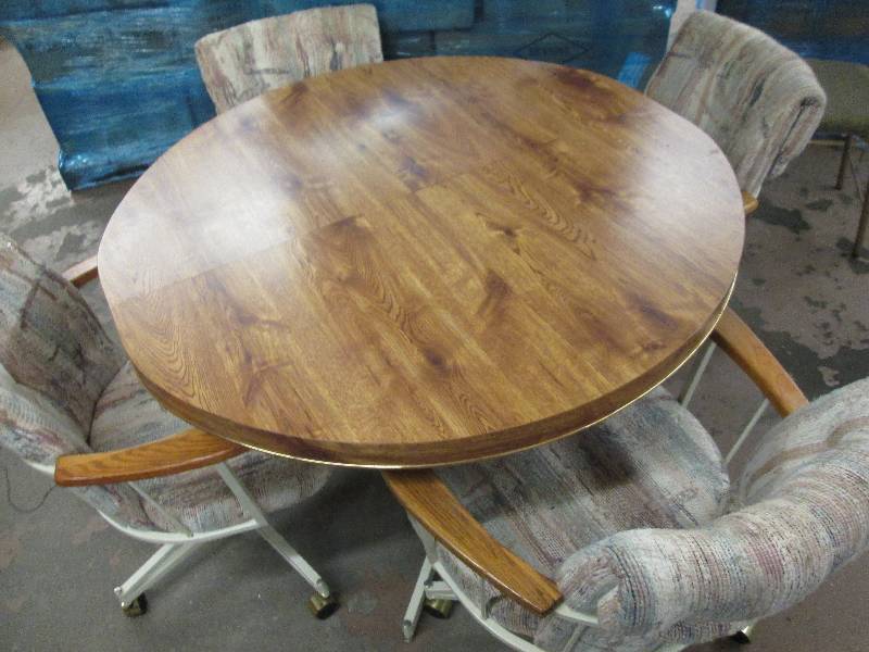 lot 17 image: Round table with 4 chairs on wheels...