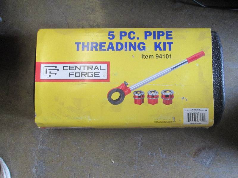 lot 26 image: 5 piece pipe threading kit 3 dies i...