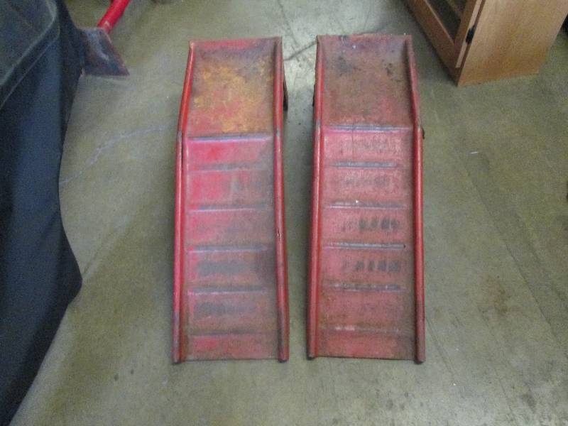 lot 38 image: 2 heavy duty red car ramps 35 long...