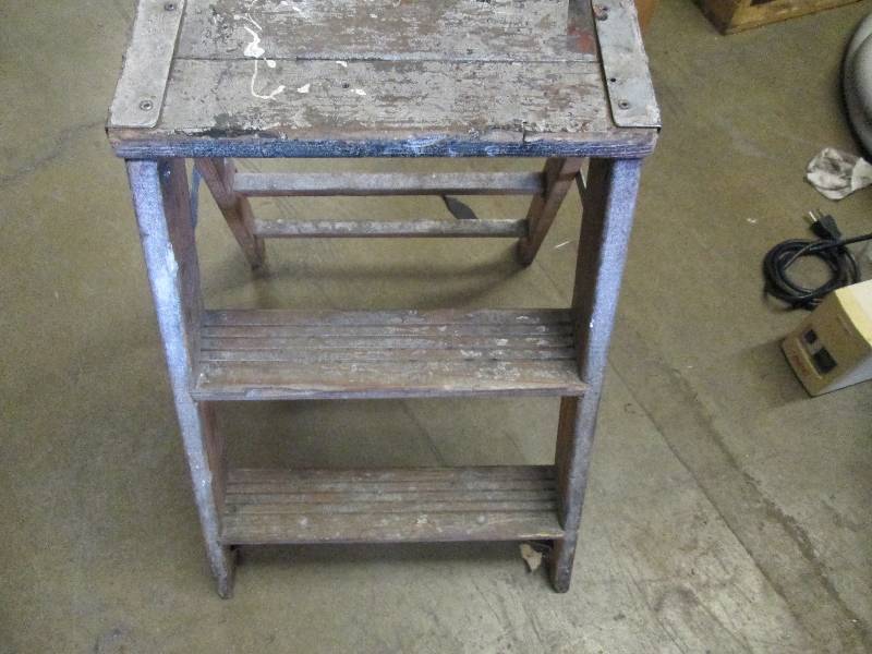 lot 50 image: 2ft wooden step ladder ...