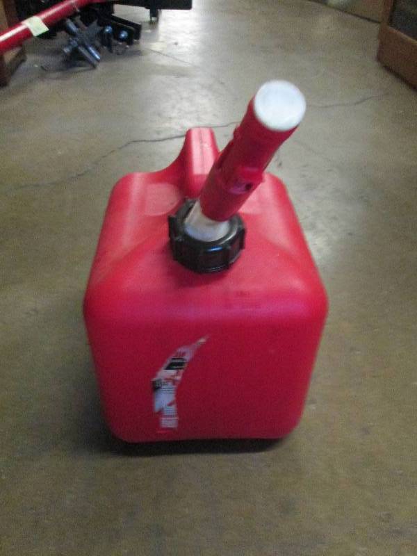 lot 76 image: 2 gallon spill proof gas can used ...