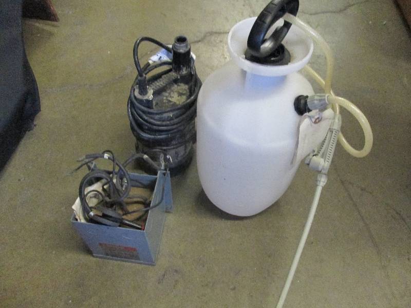 lot 87 image: 1 plastic sprayer, 1 submersible ut...