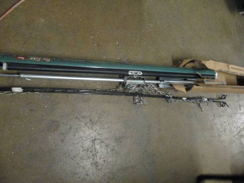 lot 125 image: 40 da-lite flyer screen and tri po...