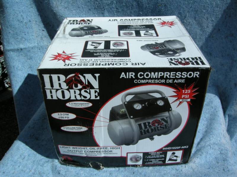 lot 27 image: Iron Horse Portable Air Compressor Combo