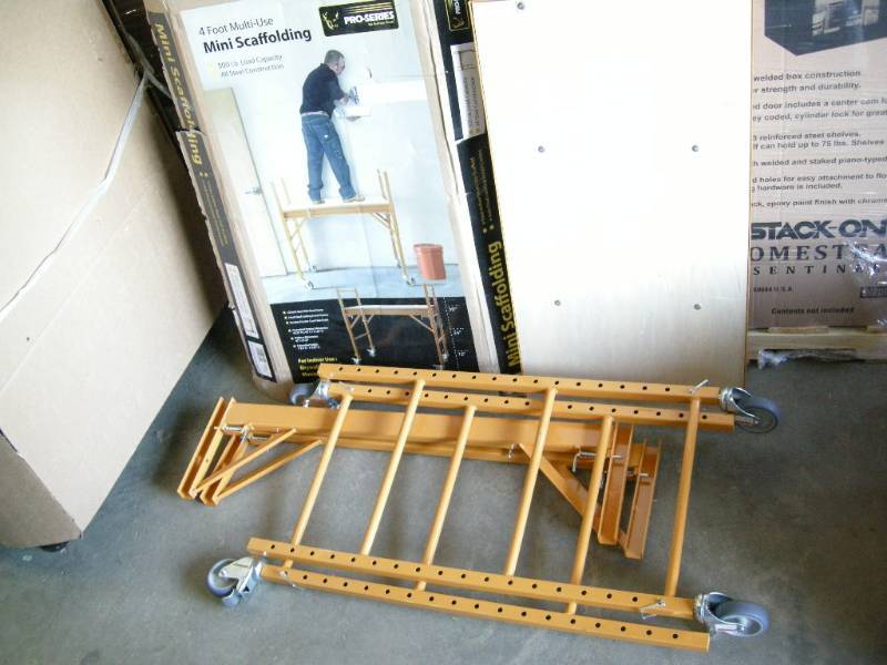 lot 71 image: 4 Multi-use Mini Scaffolding