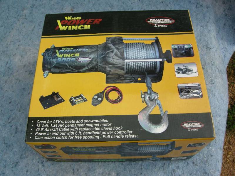 lot 108 image: Wood Power Winch 3000lb