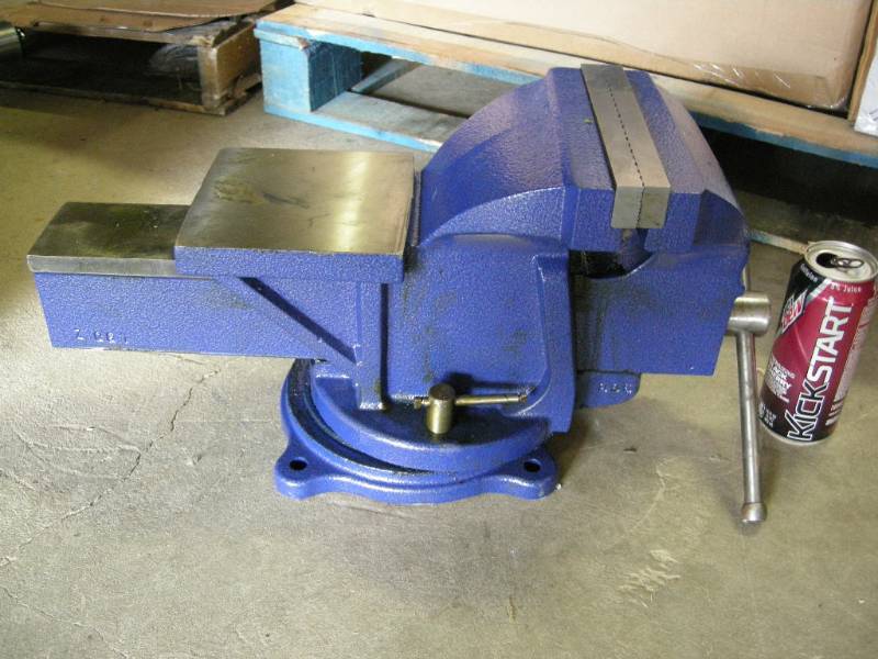 lot 163 image: Large Bench Vise