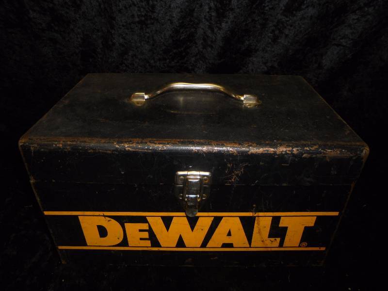 Dewalt 14.4v Trim Saw in metal case, works good, weak battery