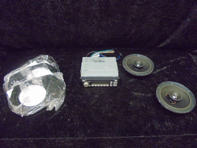 Alpine Car Stereo CD Deck & 50watt Speakers