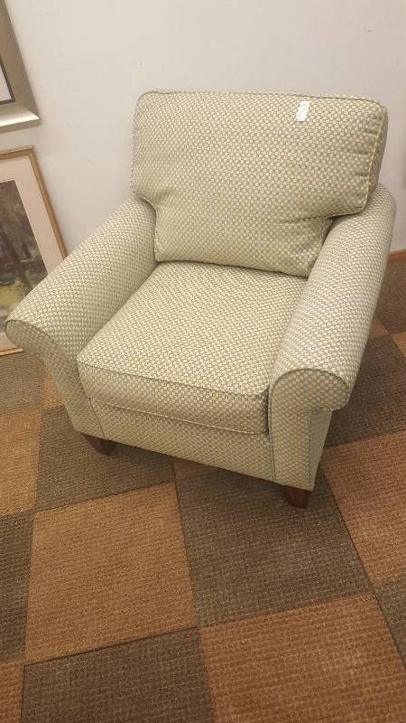 lot 3 image: Pattern Fabric Arm Chair. Made by Flexsteel, Westside Collection