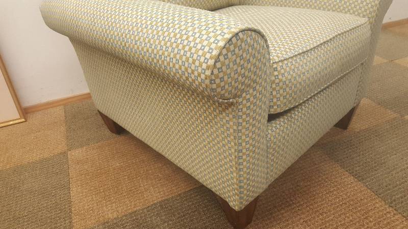 lot 4 image: Pattern Fabric Arm Chair. Made by Flexsteel, Westside Collection