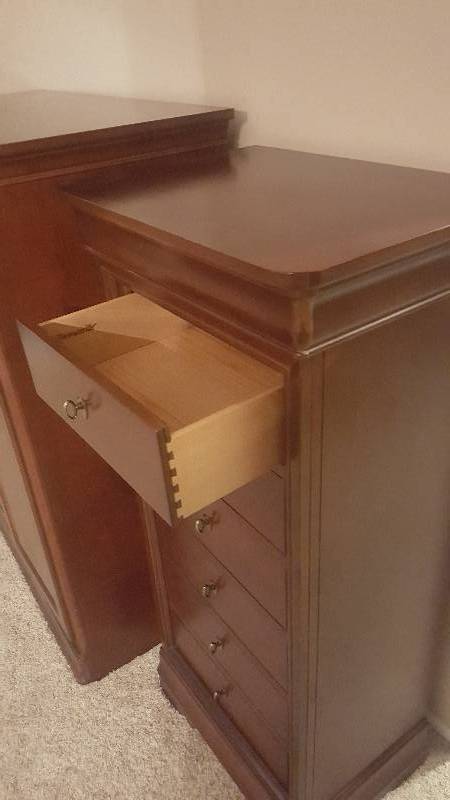 lot 23 image: Thomasville 6 Drawer Lingerie Cabinet.  With Jewelry Drawer,