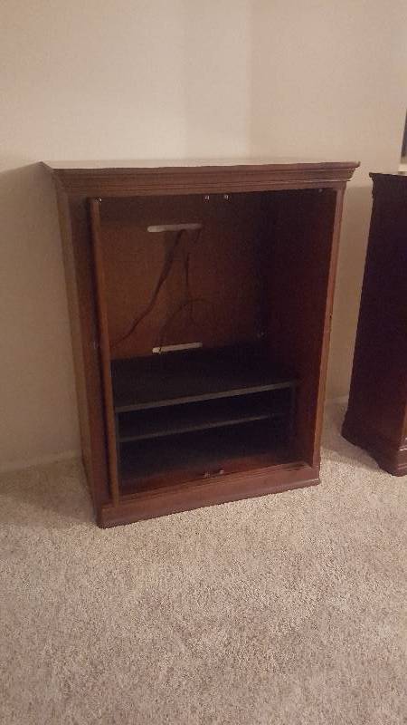 lot 25 image: Thomasville Cabinet with Hideaway Doors.