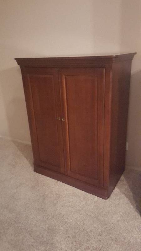 lot 53 image: Large Lot of 10 Thomasville Cabinets.