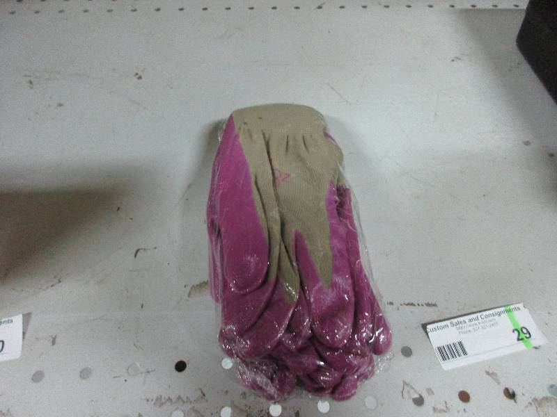 3 pairs of gardening gloves
