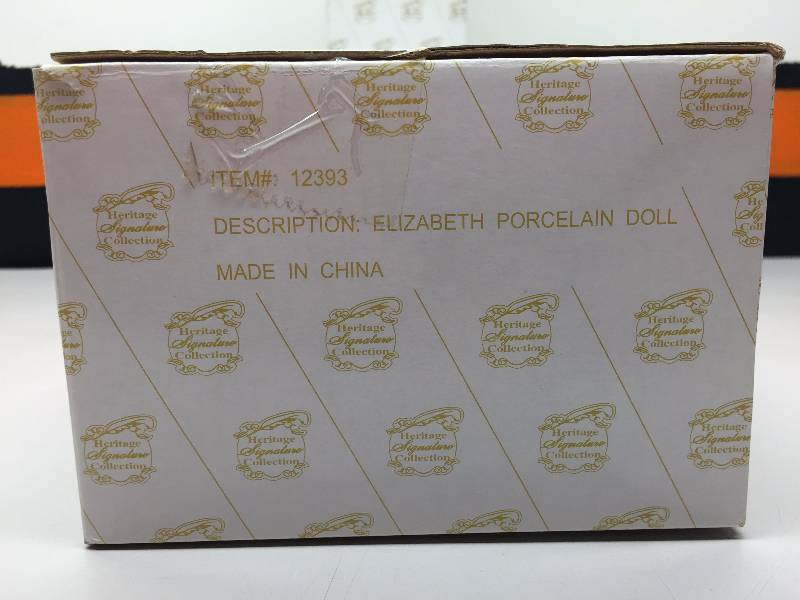 HERITAGE SIGNATURE COLLECTION PORCELAIN DOLLS - ELIZABETH & CASSANDRA