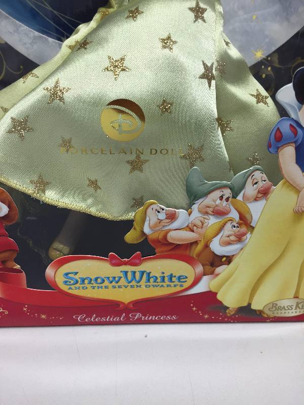 DISNEY PRINCESS PORCELAIN DOLL - SNOW WHITE