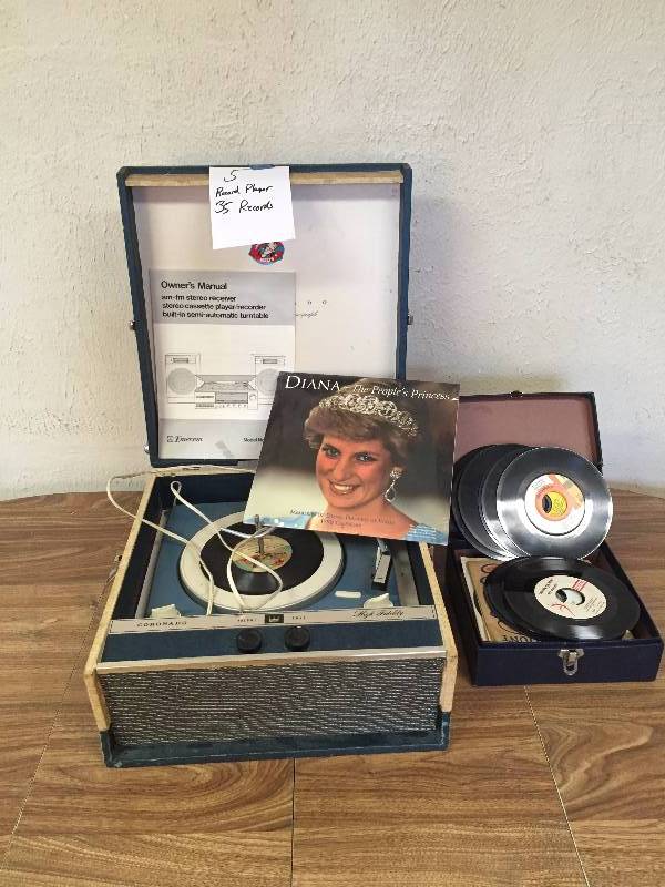 OLD RECORD PLAYER AND LOTS OF RECORDS