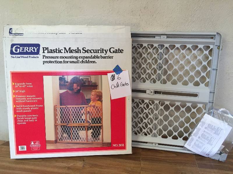 2 KIDS STAIR GATES