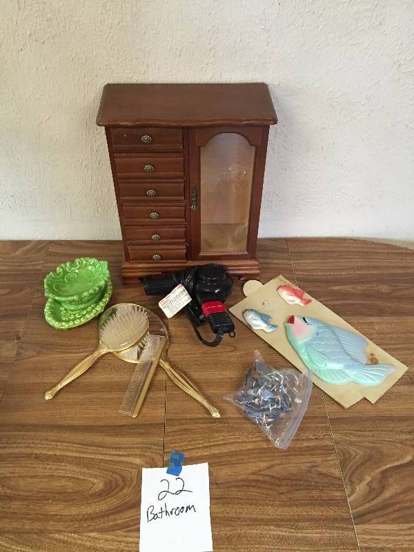 JEWELRY BOX AND MISC BEAUTY PRODUCTS
