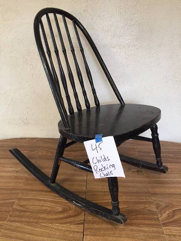 VINTAGE KIDS ROCKING CHAIR