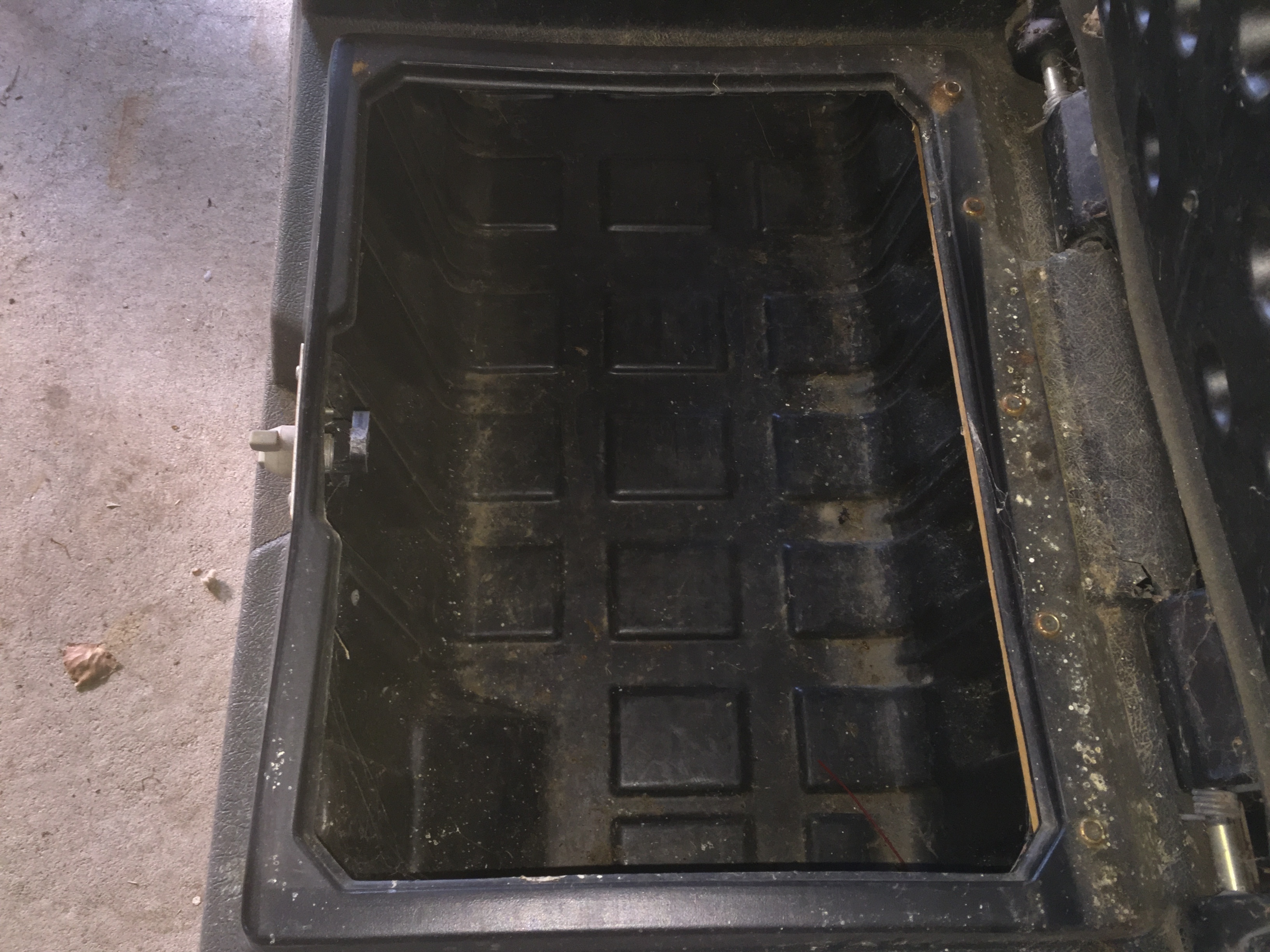 lot 1 image: Pickup Tool Box