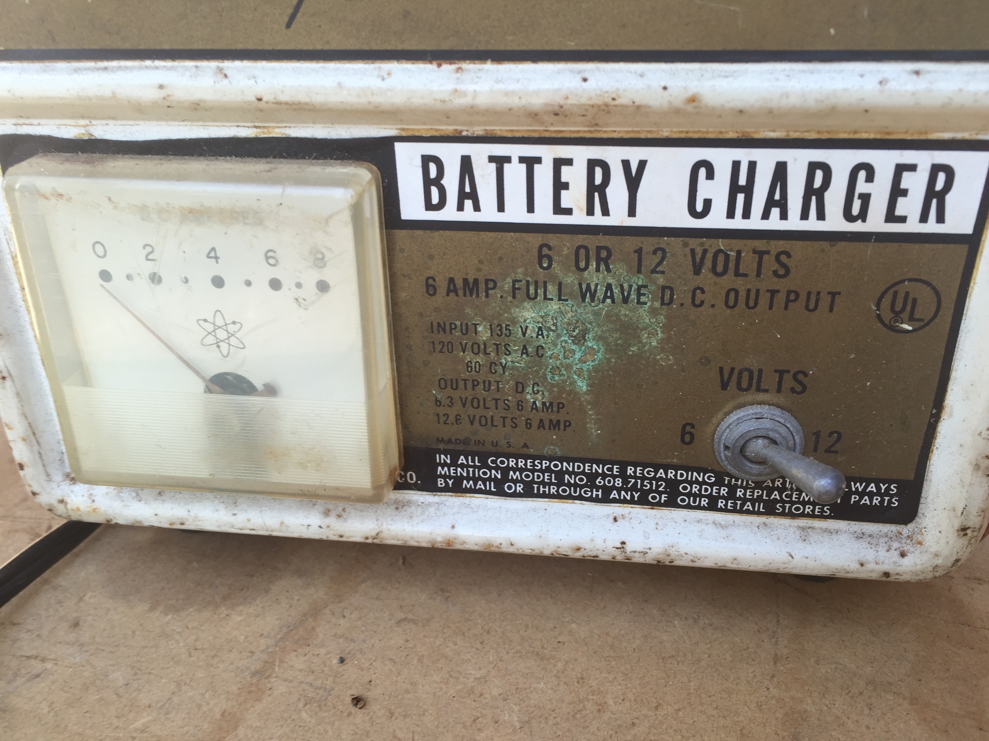 lot 15 image: Sears Battery Charger