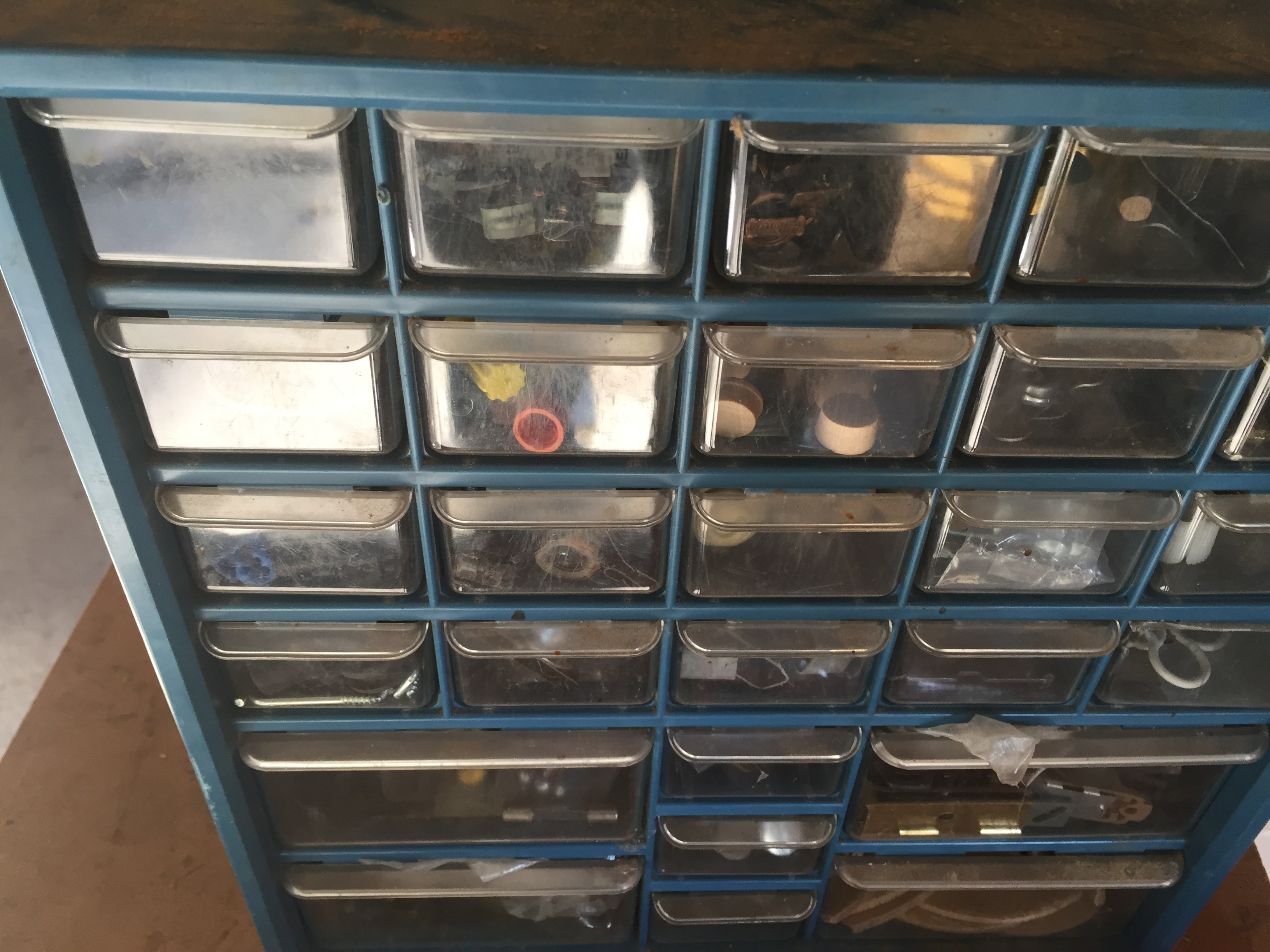 lot 23 image: Bench top storage trays