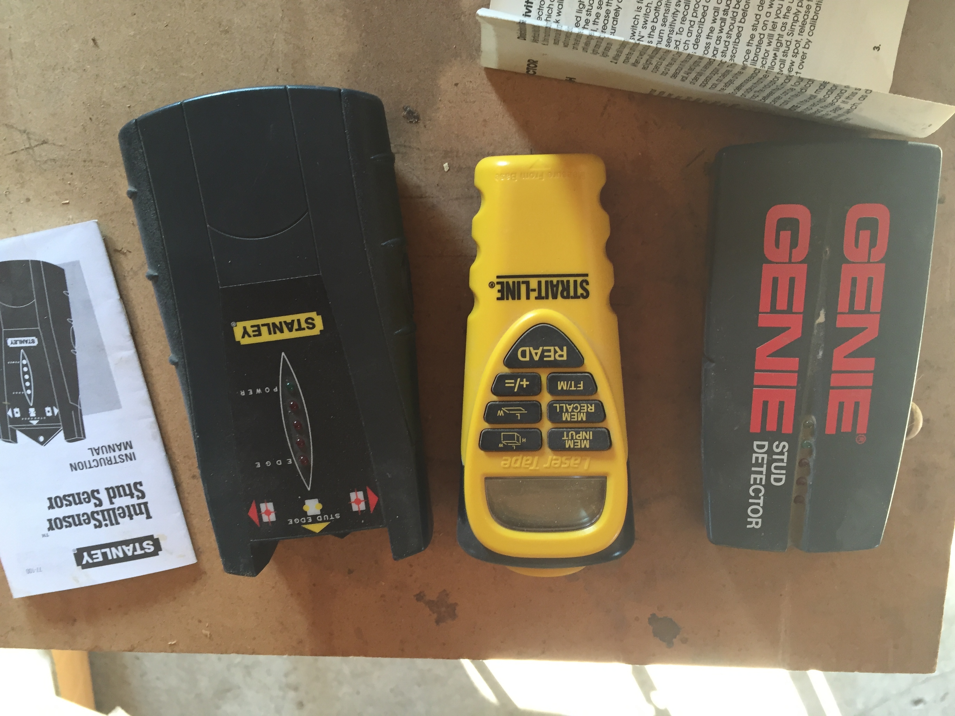 lot 31 image: Stud Finders and Straightline Set