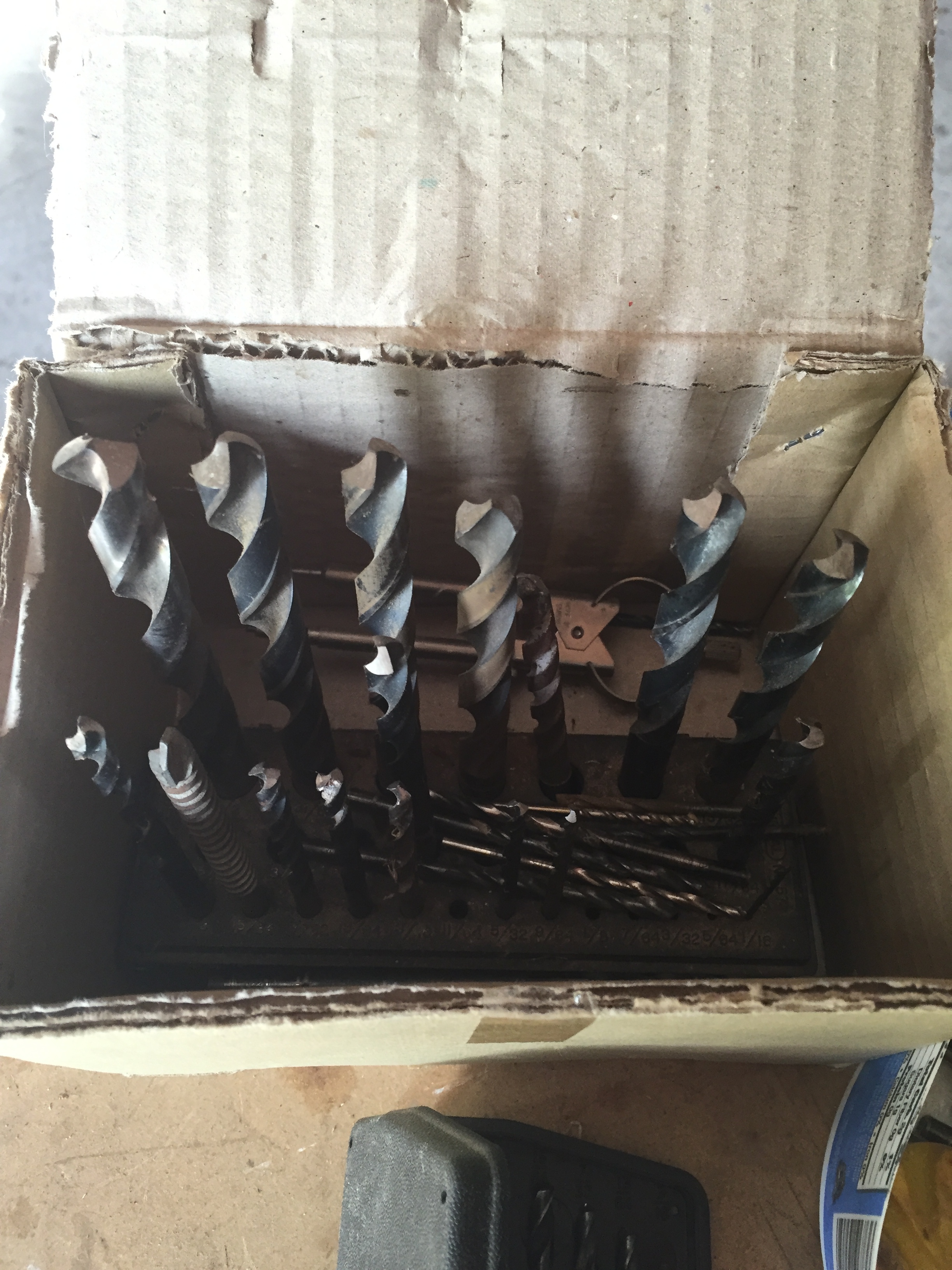 lot 45 image: Lot of drill bits