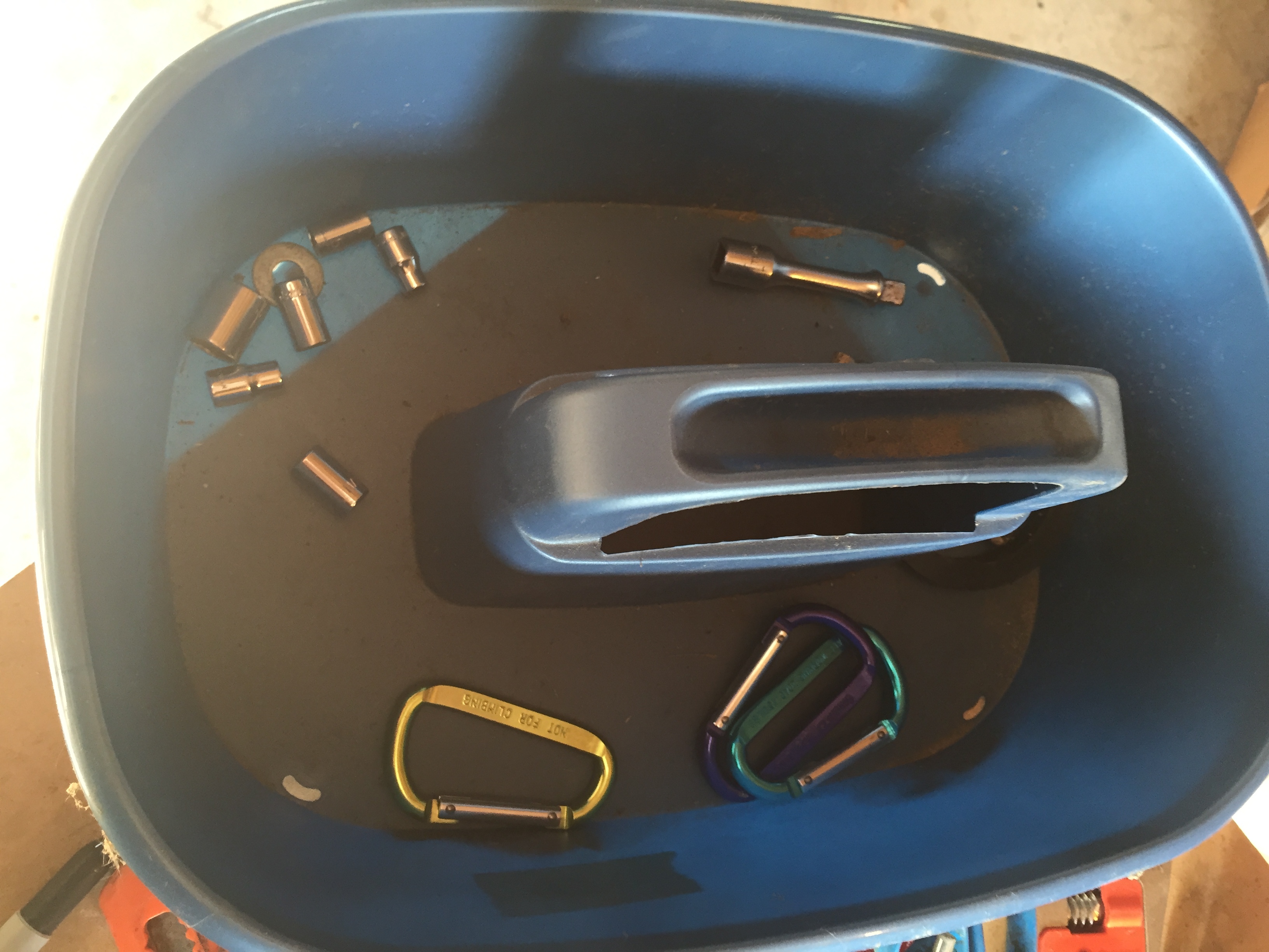 lot 47 image: Tray full of assortment of tools