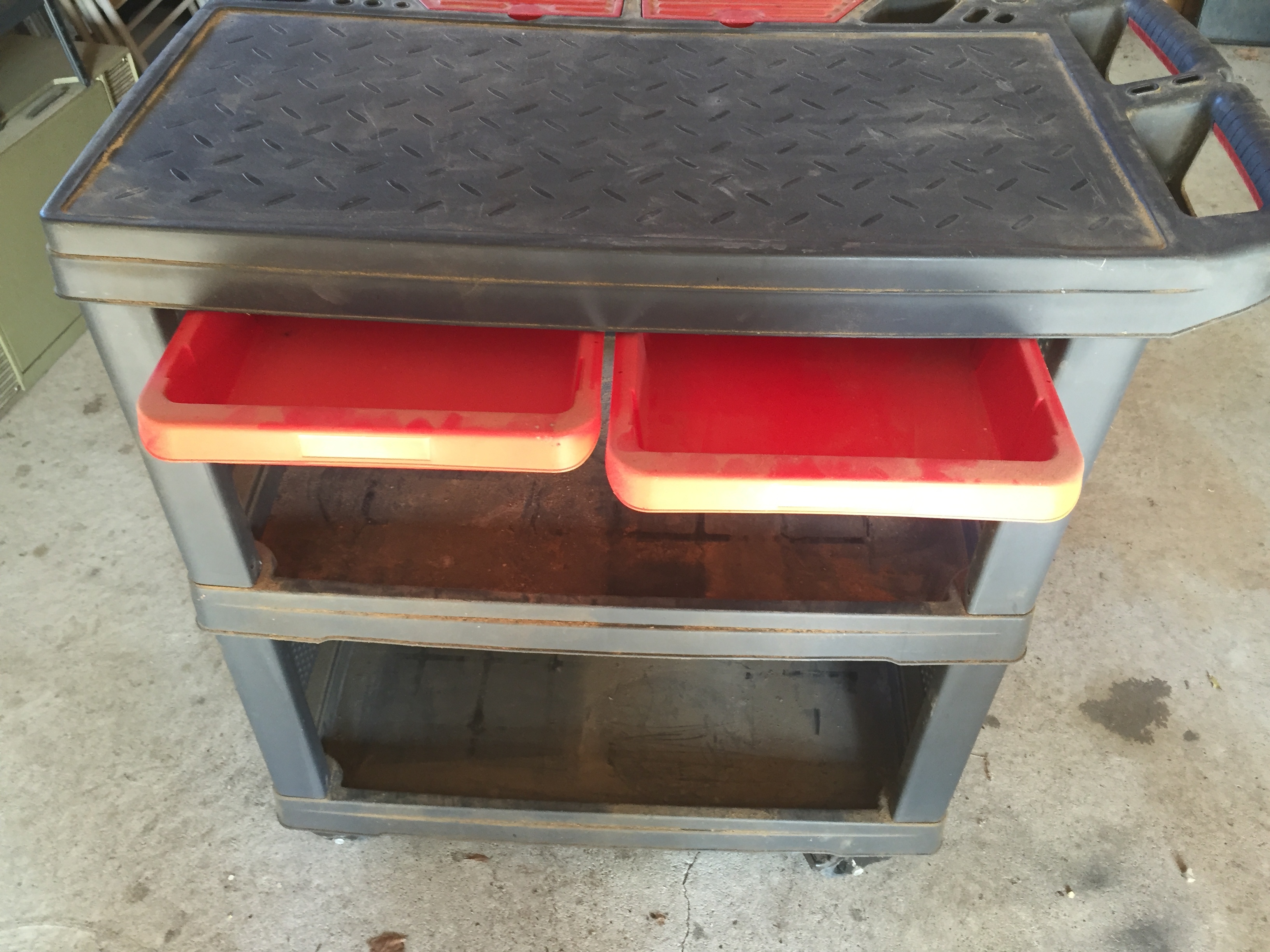 lot 49 image: Work bench on wheels