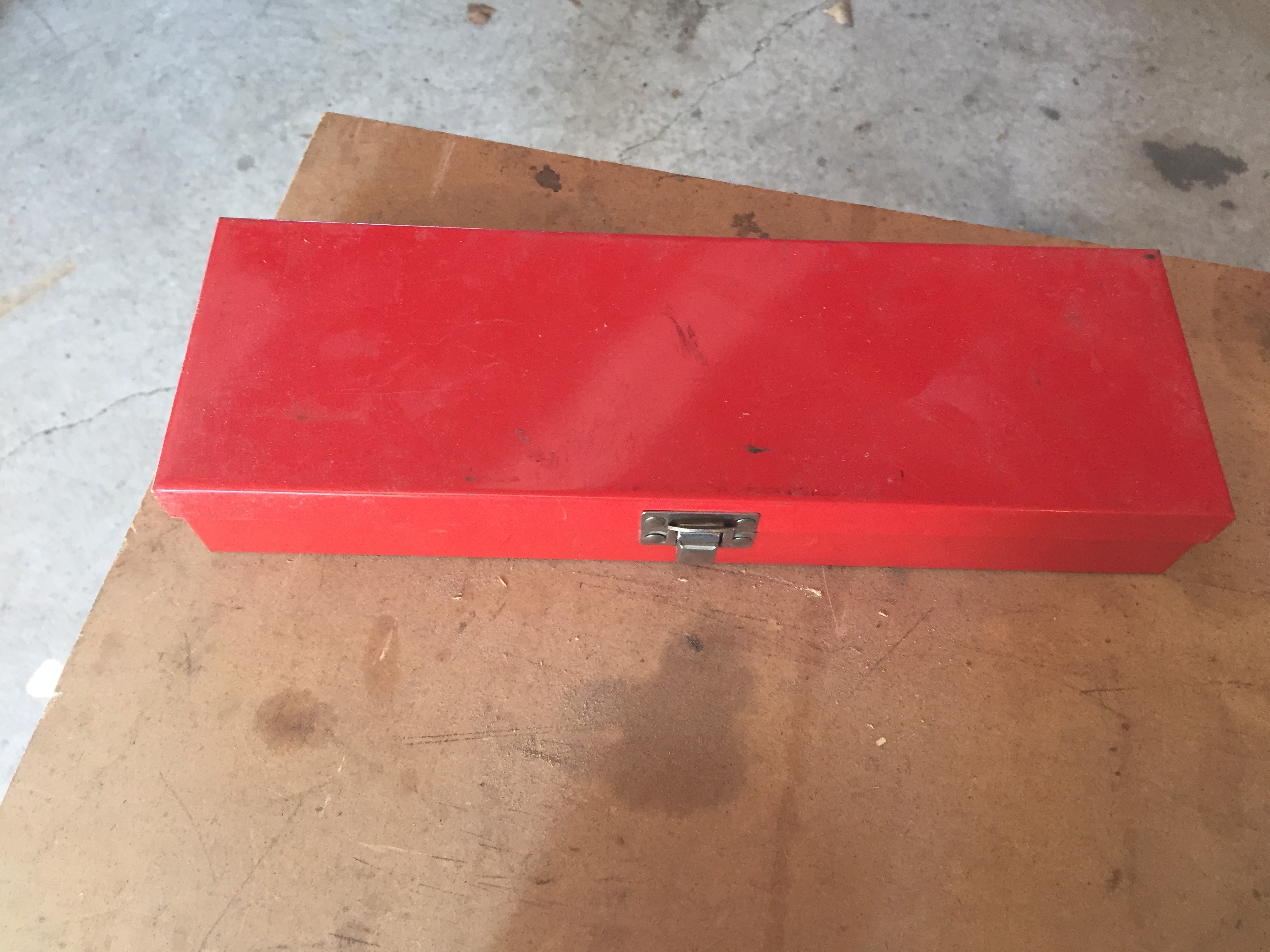 lot 53 image: 12 Socket Set