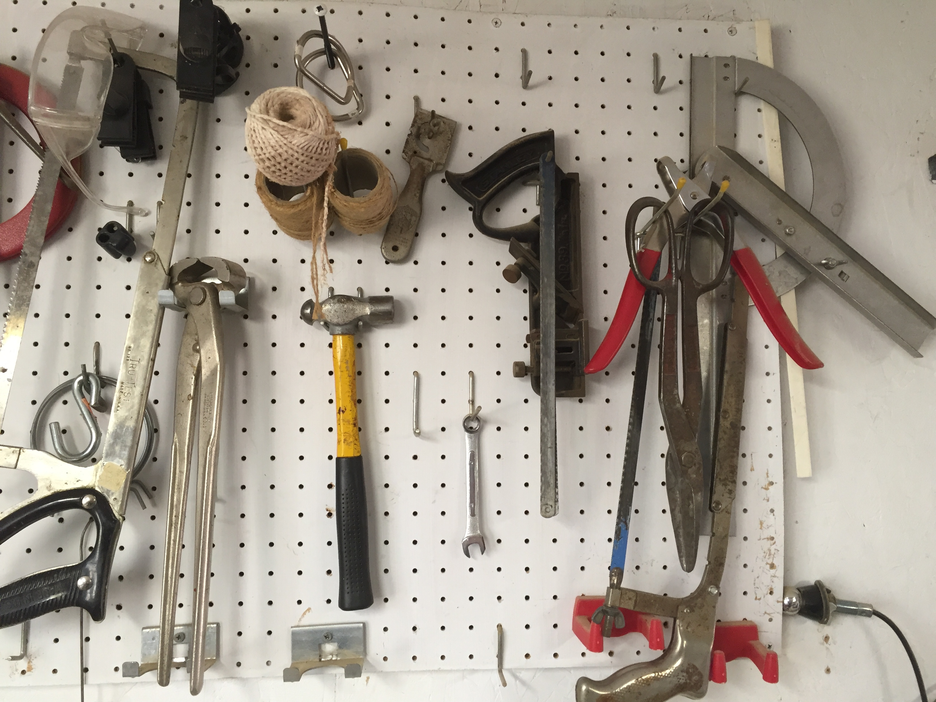 lot 60 image: lot of tools.