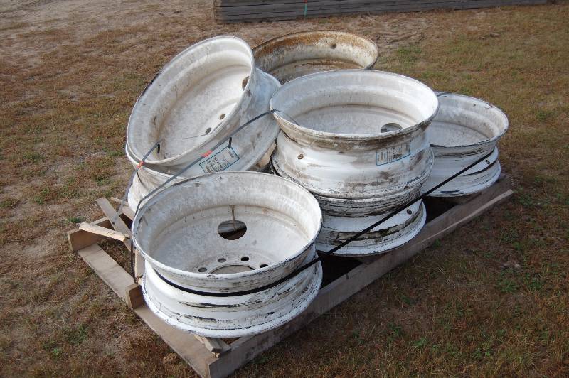 lot 21 image: Wheels